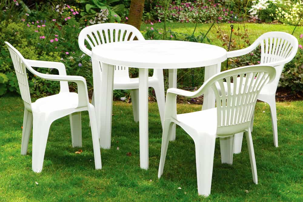 como limpiar sillas plastico blanco jardin