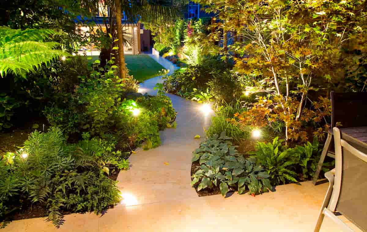 mejores luces solares de exterior para jardin